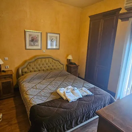 Virginia 3* Voutiron