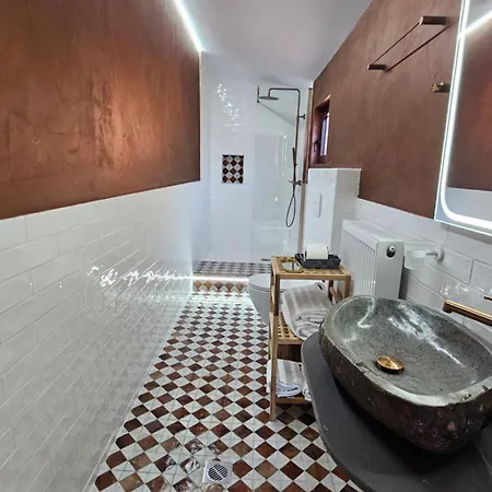 Virginia Hotel Voutiron