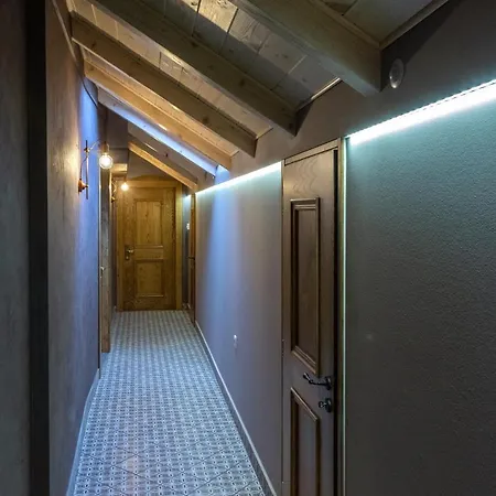 Virginia Hotel Voutiron