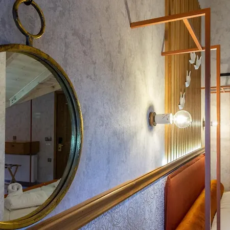 Virginia Hotel Voutiron