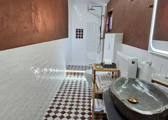 Virginia Hotel Voutiron